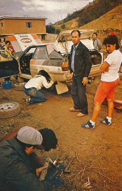Asistencia del Equipo Audi Sport en el 4º Marlboro Rallye de Brasil 1982
En el Audi Quattro (IN-NU 38) de Michèle Mouton - Fabrizia Pons, clasificada 1ª.

Último Rallye válido para el campeonato del Mundo ganado por Michèle Mouton.

Del 11 al 14 de Agosto, Sao Paulo, Brasil.
Superficie: tierra.

El Rally tenia un total de 2295 km de los que 705.98 km divididos en 29 tramos eran especiales, (5 de ellas fueron canceladas, SS7, SS14, SS15, SS20 y SS22).

Tomaron la salida 55 equipos, finalizaron 5.@
Palabras clave: Michele_Mouton;Audi;Quattro;Brasil;1982;Mujeres;Womens
