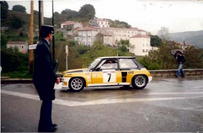 Jean Ragnotti - Jean-Marc Andrié
26º Tour de Corse - Rallye de France 1982. Renault 5 Turbo (50 VP 91). Clasificado 1º.

Del 6 al 8 de Mayo, Ajaccio, Córcega, Francia.
Superficie: asfalto.

El Rally tenia un total de 1616.70 km de los que 1176.10 km divididos en 27 tramos eran especiales.

Se inscribieron 181 equipos, tomaron la salida 177, finalizaron 47.@
Palabras clave: ;Renault;Turbo;Corcega;1982;Corse