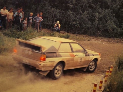 Michèle Mouton - Fabrizia Pons
29º Rothmans Acropolis Rally 1982. Audi Quattro (IN-NU 40). Clasificada 1ª.

Del 31 de Mayo al 3 de Junio, Atenas, Grecia.
Superficie: tierra.

El Rally tení­a un total de 2603.00 km de los que 1004.58 km divididos en 57 tramos eran especiales (dos de ellos fueron cancelados SS10 Moschokaria 1 de 10.00 km y SS38 Killini de 27 Km).

Tomaron la salida 136 equipos, finalizaron 32.@
Palabras clave: Michele_Mouton;Audi;Quattro;Acropolis;Grecia;Grupo_B;1982;Mujeres;Womens