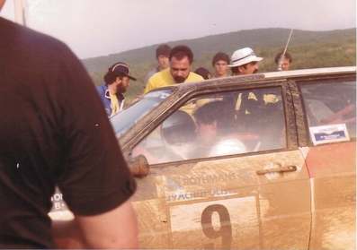 Michèle Mouton - Fabrizia Pons
29º Rothmans Acropolis Rally 1982. Audi Quattro (IN-NU 40). Clasificada 1ª.

Del 31 de Mayo al 3 de Junio, Atenas, Grecia.
Superficie: tierra.

El Rally tení­a un total de 2603.00 km de los que 1004.58 km divididos en 57 tramos eran especiales (dos de ellos fueron cancelados SS10 Moschokaria 1 de 10.00 km y SS38 Killini de 27 Km).

Tomaron la salida 136 equipos, finalizaron 32.@
Palabras clave: Michele_Mouton;Audi;Quattro;Acropolis;Grecia;Grupo_B;1982;Personajes