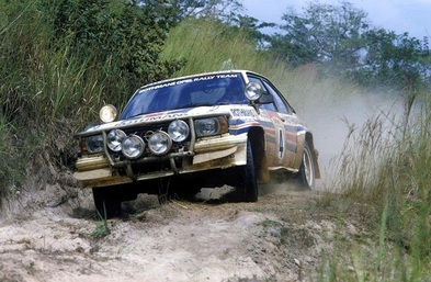 Walter Röhrl - Christian Geistdörfer
14º Marlboro Rallye Cote d'Ivoire 1982. Opel Ascona 400 (GG-CJ 991). Clasificado 1º.

De 27 de Octubre al 1 de Noviembre, Abidjan, Costa d'Ivori, África.
Superficie: tierra.

El Rally tenia un total de 4935.51 km con 54 controles horarios.

Tomaron la salida 51 equipos, finalizaron 6.@
Palabras clave: Walter_Röhrl;Costa_Marfil;Opel;Ascona;1982