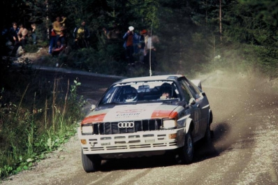 Stig Blomqvist - Bjorn Cederberg
32º Rally of the 1000 Lakes 1982. Audi Quattro (IN-NK 54). Clasificado 2º.

Del 27 al 29 de Agosto, Jyväskylä, Finlandia.
Superficie: tierra.

El Rally tenia un total de 1432.00 km de los que 479.82 km divididos en 47 tramos eran especiales, (una de ellas fue cancelada SS39 Kalasaari de8.85 km).

Tomaron la salida 154 equipos, finalizaron 68.@
Palabras clave: Stig_Blomqvist;Audi;Quattro;Finlandia;1982
