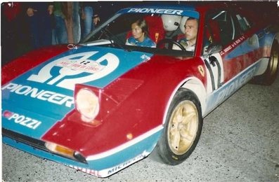 Jean-Claude Andruet -Michèle Espinos-Petit 
26º Tour de Corse - Rallye de France 1982. Ferrari 308 GTB (9959 KS 92). Clasificado 2º.

Del 6 al 8 de Mayo, Ajaccio, Córcega, Francia.
Superficie: asfalto.

El Rally tenia un total de 1616.70 km de los que 1176.10 km divididos en 27 tramos eran especiales.

Se inscribieron 181 equipos, tomaron la salida 177, finalizaron 47.@
Palabras clave: Jean-Claude_Andruet;Michèle_Espinosi-Petit;Ferrari;Corcega;1982;Personajes