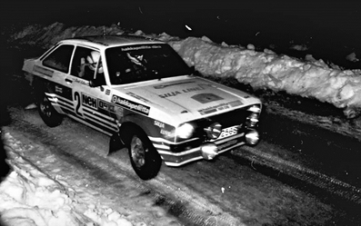 Ari Vatanen - Terry Harryman
32º Internacional Rally de Suecia 1982. Ford Escort RS 1800 MKII (UY Y256S). Clasificado 2º.

Del 12 al 14 de Enero, Karlstad, Suecia.
Superficie: nieve - hielo.

El Rally tenia un total de 1390 km de los que 358 km divididos en 25 tramos eran especiales (2 de ellas fueron canceladas SS11 Rada de 6 Km y S14 Klaralven de 8 Km).

Tomaron la salida 116 equipos, finalizaron 68.@
Palabras clave: ;Terry_Harryman;Ford;Escort;RS;MKII;Suecia;nieve;1982