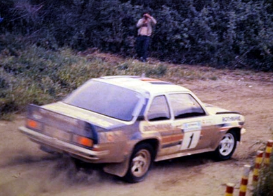 Walter Röhrl - Christian Geistdörfer
29º Rally Acrópolis 1982. Opel Ascona 400 (GG-CJ 991). Clasificado 2º.

Del 31 de Mayo al 3 de Junio, Atenas, Grecia.
Superficie: tierra.

El Rally tení­a un total de 2603.00 km de los que 1004.58 km divididos en 57 tramos eran especiales (dos de ellos fueron cancelados SS10 Moschokaria 1 de 10.00 km y SS38 Killini de 27 Km).

Tomaron la salida 136 equipos, finalizaron 32.@
Palabras clave: Walter_Röhrl;Opel;Ascona;Acropolis;Grecia;1982