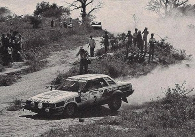 Mike Kirkland - Anton Levitan
30º Marlboro Safari Rally 1982. Nissan Violet GTS. Clasificado 3º.

Del 8 al 12 de Abril, Nairobi, Kenya, Africa.
Superficie: tierra.

El Rally tenia un total de 5120 km con 83 controles horarios.

Tomaron la salida 73 equipos, finalizaron 21.@
Palabras clave: Nissan;Violet;GTS;Safari;1982