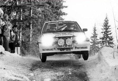 Walter Röhrl - Christian Geistdörfer
32º International Swedish Rally 1982. Opel Ascona 400 (GG-CK 188). Clasificado 3º.
Rothmans Opel Rally Team

Del 12 al 14 de Febrero, Karlstad, Suecia.
Superficie: nieve - hielo.

El Rally tenia un total de 1390.00 km de los que 366.51 km divididos en 25 tramos eran especiales (2 de ellas fueron canceladas SS11 Rada de 6 Km y SS14 Klaralven de 8 Km).

Tomaron la salida 116 equipos, finalizaron 68.@
Palabras clave: Walter_Röhrl;Opel_Ascona;Suecia;1982;nieve;saltos