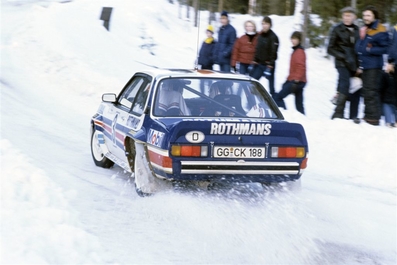 Walter Röhrl - Christian Geistdörfer
32º International Swedish Rally 1982. Opel Ascona 400 (GG-CK 188). Clasificado 3º.

Del 12 al 14 de Febrero, Karlstad, Suecia.
Superficie: nieve - hielo.

El Rally tenia un total de 1390.00 km de los que 366.51 km divididos en 25 tramos eran especiales (2 de ellas fueron canceladas SS11 Rada de 6 Km y SS14 Klaralven de 8 Km).

Tomaron la salida 116 equipos, finalizaron 68.@
Palabras clave: Walter_Röhrl;Opel_Ascona;Suecia;1982;nieve