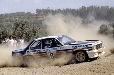 Henri Toivonen - Fred Gallagher
29º Rothmans Acrópolis Rally 1982. Opel Ascona 400 (GG-CL 516). Clasificado 3º.

Del 31 de Mayo al 3 de Junio, Atenas, Grecia.
Superficie: tierra.

El Rally tení­a un total de 2603.00 km de los que 1004.58 km divididos en 57 tramos eran especiales (dos de ellos fueron cancelados SS10 Moschokaria 1 de 10.00 km y SS38 Killini de 27 Km).

Tomaron la salida 136 equipos, finalizaron 32.@
Palabras clave: Henri_Toivonen;Opel;Ascona;Acropolis;Grecia;1982