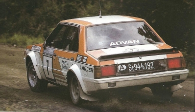 Pentti Airikkala - Juha Piironen
Pentti Airikkala - Juha Piironen
32º Rally de los 1000 Lagos 1982. Mitsubishi Lancer 2000 Turbo (St 944.192). Clasificado 3º.

Del 27 al 29 de Agosto, Jyväskylä, Finlandia.
Superficie: tierra.

El Rally tenia un total de 1432.00 km de los que 479.82 km divididos en 47 tramos eran especiales, (una de ellas fue cancelada SS39 Kalasaari de8.85 km).

Tomaron la salida 154 equipos, finalizaron 68.@
Palabras clave: ;Mitsubishi;Lancer;Finlandia;1982;
