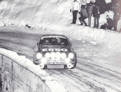 Jean-Luc Thérier - Michel Vial
50º Rallye Automobile de Monte-Carlo 1982. Porsche 911 SC (9262 SC 34). Clasificado 3º.

Del 16 al 22 de Enero, Monte Carlo.
Superficie: asfalto - nieve.

El Rally tenia un total de 4082.71 km de los que 747.81 km divididos en 32 tramos eran especiales, (2 de ellas fueron canceladas SS7 Trigance - Chateauvieux 1 de 28,53 Km y SS15 St Jean en Royans - La Chapelle en Vercors de 38,67 Km).

Se inscribieron 306 equipos, tomaron la salida 299, finalizaron 140.@
Palabras clave: ;Montecarlo;Porsche;nieve;1982