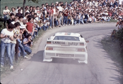 Andrea Zanussi - Arnaldo Bernacchini
12º Rally 4 Regioni 1982. Lancia Rally 037 (A6 32929). Clasificado 4º.
Jolly Club

Del 20 al 22 de Mayo, Salice Terme, Lombardia, Italia.
Superficie: asfalto.

El Rally constaba de 2 etapas y 29 tramos cronometrados (1 de ellos fue cancelado SS29 Pozzolgroppo).

Tomaron la salida 90 equipos, finalizaron 38.@
Palabras clave: Lancia;Rally;Grupo_B;Regioni;1982