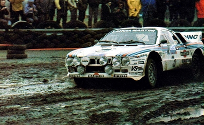 Markku Alén - Ilkka Kivimaki
31º Lombard RAC Rally 1982. Lancia Rally 037 (TO Y09062). Clasificado 4º.

Del 21 al 25 de Noviembre, York, Inglaterra.
Superficie: asfalto - tierra.

El Rally tenia un total de 2970.00 km de los que 711.73 km divididos en 69 tramos eran especiales, (una de ellas fue cancelada SS46 Yair de 8.53 Km).

Se inscribieron 161 equipos, tomaron la salida 146, finalizaron 63.@
Palabras clave: Markku_Alen;Lancia;Grupo_B;Gran_Bretaña;Inglaterra;1982;Lombard_RAC_Rally