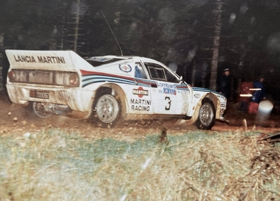 Markku Alén - Ilkka Kivimaki
31º Lombard RAC Rally 1982. Lancia Rally 037 (TO Y09062). Clasificado 4º.

Del 21 al 25 de Noviembre, York, Inglaterra.
Superficie: asfalto - tierra.

El Rally tenia un total de 2970.00 km de los que 711.73 km divididos en 69 tramos eran especiales, (una de ellas fue cancelada SS46 Yair de 8.53 Km).

Se inscribieron 161 equipos, tomaron la salida 146, finalizaron 63.@
Palabras clave: Markku_Alen;Lancia;Grupo_B;Gran_Bretaña;Inglaterra;1982;Lombard_RAC_Rally
