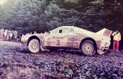 Markku Alén - Ilkka Kivimaki
31º Lombard RAC Rally 1982. Lancia Rally 037 (TO Y09062). Clasificado 4º.

Del 21 al 25 de Noviembre, York, Inglaterra.
Superficie: asfalto - tierra.

El Rally tenia un total de 2970.00 km de los que 711.73 km divididos en 69 tramos eran especiales, (una de ellas fue cancelada SS46 Yair de 8.53 Km).

Se inscribieron 161 equipos, tomaron la salida 146, finalizaron 63.@
Palabras clave: Markku_Alen;Lancia;Grupo_B;Gran_Bretaña;Inglaterra;1982;Lombard_RAC_Rally