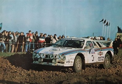 Markku Alén - Ilkka Kivimaki
31º Lombard RAC Rally 1982. Lancia Rally 037 (TO Y09062). Clasificado 4º.

Del 21 al 25 de Noviembre, York, Inglaterra.
Superficie: asfalto - tierra.

El Rally tenia un total de 2970.00 km de los que 711.73 km divididos en 69 tramos eran especiales, (una de ellas fue cancelada SS46 Yair de 8.53 Km).

Se inscribieron 161 equipos, tomaron la salida 146, finalizaron 63.@
Palabras clave: Markku_Alen;Ilkka_Kivimaki;Lancia;Grupo_B;Gran_Bretaña;Inglaterra;1982;Lombard_RAC_Rally