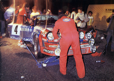 Asistencia en el 50º Rallye Automobile de Monte-Carlo 1982
En el Porsche 911 SC (2501 SF 34) de Guy Fréquelin - Jean-François Fauchille, clasificado 4º.

Del 16 al 22 de Enero, Monte Carlo.
Superficie: asfalto - nieve.

El Rally tenia un total de 4082.71 km de los que 747.81 km divididos en 32 tramos eran especiales, (2 de ellas fueron canceladas SS7 Trigance - Chateauvieux 1 de 28,53 Km y SS15 St Jean en Royans - La Chapelle en Vercors de 38,67 Km).

Se inscribieron 306 equipos, tomaron la salida 299, finalizaron 140.

© Hugh Wishop
@
Palabras clave: ;Porsche;SC;Montecarlo;1982;Asistencias