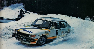 Per Eklund - Ragnar Spjuth
32º International Swedish Rally 1982. Saab 99 Turbo (AAT 652). Clasificado 4º.
Saab Sport

Del 12 al 14 de Febrero, Karlstad, Suecia.
Superficie: nieve - hielo.

El Rally tenia un total de 1390.00 km de los que 366.51 km divididos en 25 tramos eran especiales (2 de ellas fueron canceladas SS11 Rada de 6 Km y SS14 Klaralven de 8 Km).

Tomaron la salida 116 equipos, finalizaron 68.@
Palabras clave: ;Saab;Turbo;Suecia;1982;Nieve