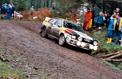 Harald Demuth - John Daniels
31º Lombard RAC Rally 1982. Audi Quattro (IN-NK 54). Clasificado 5º.

Del 21 al 25 de Noviembre, York, Inglaterra.
Superficie: asfalto - tierra.

El Rally tenia un total de 2970.00 km de los que 711.73 km divididos en 69 tramos eran especiales, (una de ellas fue cancelada SS46 Yair de 8.53 Km).

Se inscribieron 161 equipos, tomaron la salida 146, finalizaron 63.@
Palabras clave: ;Audi;Quattro;Gran_Bretaña;RAC_Rally;1982;Inglaterra