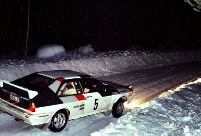 Michèle Mouton - Fabrizia Pons
32º Internacional Rally de Suecia 1982. Audi Quattro (IN-NU 81). Clasificada 5ª.

Del 12 al 14 de Febrero, Karlstad, Suecia.
Superficie: nieve - hielo.

El Rally tenia un total de 1390.00 km de los que 366.51 km divididos en 25 tramos eran especiales (2 de ellas fueron canceladas SS11 Rada de 6 Km y SS14 Klaralven de 8 Km).

Tomaron la salida 116 equipos, finalizaron 68.@
Palabras clave: Michele_Mouton;Audi;Quattro;Suecia;grupo_B;nieve;1982;Mujeres;Womens