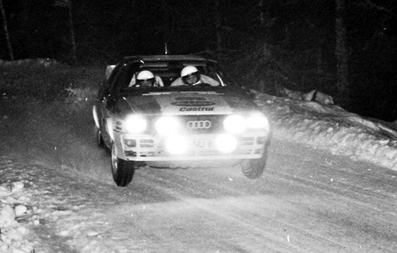 Michèle Mouton - Fabrizia Pons
32º Internacional Rally de Suecia 1982. Audi Quattro (IN-NU 81). Clasificada 5ª.

Del 12 al 14 de Febrero, Karlstad, Suecia.
Superficie: nieve - hielo.

El Rally tenia un total de 1390.00 km de los que 366.51 km divididos en 25 tramos eran especiales (2 de ellas fueron canceladas SS11 Rada de 6 Km y SS14 Klaralven de 8 Km).

Tomaron la salida 116 equipos, finalizaron 68.@
Palabras clave: Michele_Mouton;Audi;Quattro;Suecia;grupo_B;nieve;1982;Mujeres;Womens