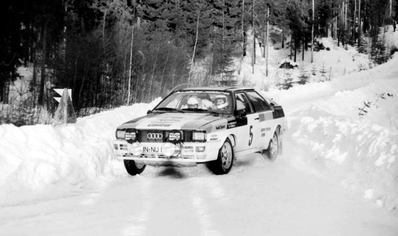 Michèle Mouton - Fabrizia Pons
32º Internacional Rally de Suecia 1982. Audi Quattro (IN-NU 81). Clasificada 5ª.

Del 12 al 14 de Febrero, Karlstad, Suecia.
Superficie: nieve - hielo.

El Rally tenia un total de 1390.00 km de los que 366.51 km divididos en 25 tramos eran especiales (2 de ellas fueron canceladas SS11 Rada de 6 Km y SS14 Klaralven de 8 Km).

Tomaron la salida 116 equipos, finalizaron 68.@
Palabras clave: Michele_Mouton;Audi;Quattro;Suecia;grupo_B;nieve;1982;Mujeres;Womens