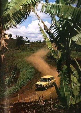 Robert Collinge - Mike Fraser
30º Marlboro Safari Rally 1982. Range Rover (KTU 872). Clasificado 6º.

Del 8 al 12 de Abril, Nairobi, Kenya, Africa.
Superficie: tierra.

El Rally tenia un total de 5120 km con 83 controles horarios.

Tomaron la salida 73 equipos, finalizaron 21.@
Palabras clave: Range_Rover;Safari;1982