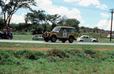 Robert Collinge - Mike Fraser
30º Marlboro Safari Rally 1982. Range Rover (KTU 872). Clasificado 6º.

Del 8 al 12 de Abril, Nairobi, Kenya, Africa.
Superficie: tierra.

El Rally tenia un total de 5120 km con 83 controles horarios.

Tomaron la salida 73 equipos, finalizaron 21.@
Palabras clave: Range_Rover;Safari;1982