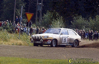 Russell Brookes - Ronan Morgan
32º Rally of the 1000 Lakes 1982. Vauxhall Chevette 2300 HSR (XEG 550X). Clasificado 6º.

Del 27 al 29 de Agosto, Jyväskylä, Finlandia.
Superficie: tierra.

El Rally tenia un total de 1432.00 km de los que 479.82 km divididos en 47 tramos eran especiales, (una de ellas fue cancelada SS39 Kalasaari de8.85 km).

Tomaron la salida 154 equipos, finalizaron 68.@
Palabras clave: ;Vauxhall;Chevette;Finlandia;1982