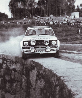 Mário Silva - Rui Bevilacqua
16º Rallye de Portugal Vinho do Porto 1982. Ford Escort RS1800 MKII. Clasificado 6º.

Photo en SS Ponte da Ranha - Cabeceiras de Basto.

Del 3 al 6 de Marzo, Estoril, Cascais, Lisboa, Portugal.
Superficie: asfalto - tierra.

El Rally tenia un total 2312 km de los que 637.07 km divididos 40 tramos eran especiales.

Se inscribieron 107 equipos, tomaron 91, finalizaron 23.@
Palabras clave: Ford;Escort;MKII;Portugal;1982