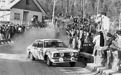 Mário Silva - Rui Bevilacqua
16º Rallye de Portugal Vinho do Porto 1982. Ford Escort RS1800 MKII. Clasificado 6º.

Photo en SS Ponte da Ranha - Cabeceiras de Basto.

Del 3 al 6 de Marzo, Estoril, Cascais, Lisboa, Portugal.
Superficie: asfalto - tierra.
El Rally tenia un total 2312 km de los que 637.07 km divididos 40 tramos eran especiales.
Se inscribieron 107 equipos, tomaron 91, finalizaron 23.@
Palabras clave: Ford;Escort;MKII;Portugal;1982