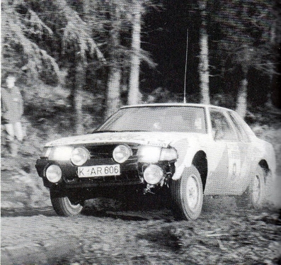 Bjorn Waldegard - Ragnar Spjuth
31º Lombard RAC Rally 1982. Toyota Celica 2000 GT (K-AR 606). Clasificado 7º.

Del 21 al 25 de Noviembre, York, Inglaterra.
Superficie: asfalto - tierra.

El Rally tenia un total de 2970 km de los que 716 km divididos en 69 tramos eran especiales, (una de ellas fue cancelada SS46 Yair de 8.53 Km).

Se inscribieron 161 equipos, tomaron la salida 146, finalizaron 63.@
Palabras clave: ;Toyota;Celica;Gran_Bretaña;RAC_Rally;1982;Inglaterra