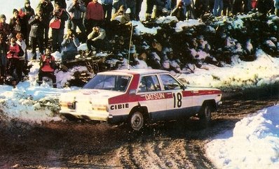 Sören Nilsson - Anders Olsson
32º Internacional Rally de Suecia 1982. Nissan Violet GT. Clasificado 7º.

Del 12 al 14 de Febrero, Karlstad, Suecia.
Superficie: nieve - hielo.

El Rally tenia un total de 1390.00 km de los que 366.51 km divididos en 25 tramos eran especiales (2 de ellas fueron canceladas SS11 Rada de 6 Km y SS14 Klaralven de 8 Km).

Tomaron la salida 116 equipos, finalizaron 68.@
Palabras clave: Nissan;Violet;Suecia;1982;nieve