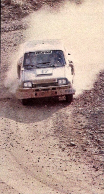 Alexandros Maniatopoulos "Leonidas" - Sotiris Kokkinis
29º Rally Acrópolis 1982. Renault 5 Turbo (Gr.4). Clasificado 8º.

Del 31 de Mayo al 3 de Junio, Atenas, Grecia.
Superficie: tierra.

El Rally tení­a un total de 2603.00 km de los que 1004.58 km divididos en 57 tramos eran especiales (dos de ellos fueron cancelados SS10 Moschokaria 1 de 10.00 km y SS38 Killini de 27 Km).

Tomaron la salida 136 equipos, finalizaron 32.@
Palabras clave: Renault;Turbo;Acropolis;Grecia;1982