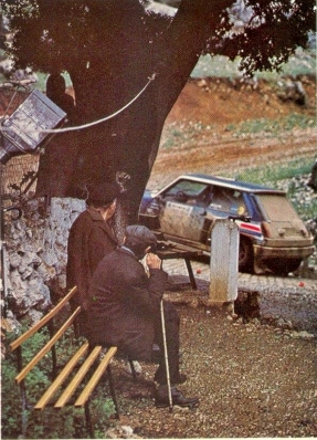 Alexandros Maniatopoulos "Leonidas'' - Sotiris Kokkinis
29º Rally Acrópolis 1982. Renault 5 Turbo (Gr.4). Clasificado 8º.

Del 31 de Mayo al 3 de Junio, Atenas, Grecia.
Superficie: tierra.

El Rally tení­a un total de 2603.00 km de los que 1004.58 km divididos en 57 tramos eran especiales (dos de ellos fueron cancelados SS10 Moschokaria 1 de 10.00 km y SS38 Killini de 27 Km).

Tomaron la salida 136 equipos, finalizaron 32.@
Palabras clave: Renault;Turbo;Acropolis;Grecia;1982
