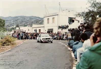 Medardo Perez - J. Medina
6º El Corte Inglés 1982. BMW 323i. Clasificado 9º,
después de un toque y llantazo al quedarse trabado el acelerador en la Era del Cardòn.@
Palabras clave: Medardo_Perez;BMW;Corte_Ingles;Canarias;1982
