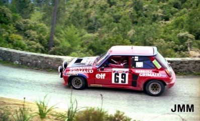 Robert Simonetti - Jean-Michel Simonetti
26º Tour de Corse - Rallye de France 1982. Renault 5 Turbo. Clasificado 10º.

Del 6 al 8 de Mayo, Ajaccio, Córcega, Francia.
Superficie: asfalto.

El Rally tenia un total de 1616.70 km de los que 1176.10 km divididos en 27 tramos eran especiales.

Se inscribieron 181 equipos, tomaron la salida 177, finalizaron 47.@

Palabras clave: Renault;Turbo;Corse;Corcega;1982