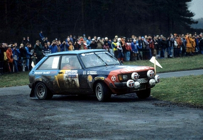 Guy Frequelin - Jean-François Fauchille
31º Lombard RAC Rally 1982. Talbot Sunbeam Lotus (BDU 222Y). Clasificado 11º.

Del 21 al 25 de Noviembre, York, Inglaterra.
Superficie: asfalto - tierra.

El Rally tenia un total de 2970.00 km de los que 711.73 km divididos en 69 tramos eran especiales, (una de ellas fue cancelada SS46 Yair de 8.53 Km).

Se inscribieron 161 equipos, tomaron la salida 146, finalizaron 63.@
Palabras clave: ;Talbot;Sunbeam;Gran_Bretaña;RAC_Rally;1982;Inglaterra