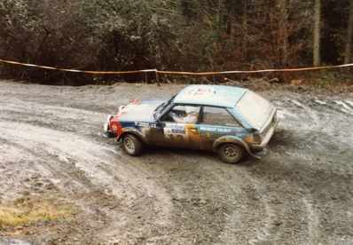 Guy Frequelin - Jean-François Fauchille
31º Lombard RAC Rally 1982. Talbot Sunbeam Lotus (BDU 222Y). Clasificado 11º.

Del 21 al 25 de Noviembre, York, Inglaterra.
Superficie: asfalto - tierra.

El Rally tenia un total de 2970.00 km de los que 711.73 km divididos en 69 tramos eran especiales, (una de ellas fue cancelada SS46 Yair de 8.53 Km).

Se inscribieron 161 equipos, tomaron la salida 146, finalizaron 63.@
Palabras clave: ;Talbot;Sunbeam;Gran_Bretaña;RAC_Rally;1982;Inglaterra