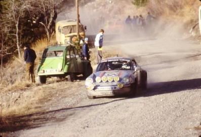 Jacques Fossa - Bernard Meullenot
50º Rallye Automobile de Monte-Carlo 1982. Porsche 911 SC (7115 VQ 38). Clasificado 12º.

Del 16 al 22 de Enero, Monte Carlo.
Superficie: asfalto - nieve.

El Rally tenia un total de 4082.71 km de los que 747.81 km divididos en 32 tramos eran especiales, (2 de ellas fueron canceladas SS7 Trigance - Chateauvieux 1 de 28,53 Km y SS15 St Jean en Royans - La Chapelle en Vercors de 38,67 Km).

Se inscribieron 306 equipos, tomaron la salida 299, finalizaron 140.@
Palabras clave: Porsche;Montecarlo;1982