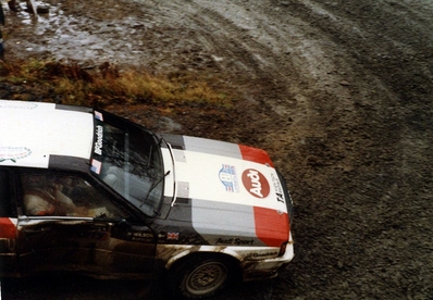 John Buffum - Neil Wilson
31º Lombard RAC Rally 1982. Audi Quattro (E344). Clasificado 12º.

Del 21 al 25 de Noviembre, York, Inglaterra.
Superficie: asfalto - tierra.

El Rally tenia un total de 2970.00 km de los que 711.73 km divididos en 69 tramos eran especiales, (una de ellas fue cancelada SS46 Yair de 8.53 Km).

Se inscribieron 161 equipos, tomaron la salida 146, finalizaron 63.@
Palabras clave: Audi;Quattro;Gran_Bretaña;1982