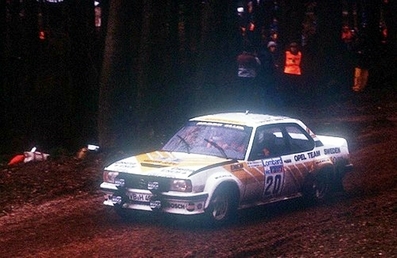Björn (Nalle) Johansson - Sven-Erik Andersson
31º Lombard RAC Rally 1982. Opel Ascona 400 (VB-H 481). Clasificado 13º.
Opel Team Sweden

Del 21 al 25 de Noviembre, York, Inglaterra.
Superficie: asfalto - tierra.

El Rally tenia un total de 2970.00 km de los que 711.73 km divididos en 69 tramos eran especiales, (una de ellas fue cancelada SS46 Yair de 8.53 Km).

Se inscribieron 161 equipos, tomaron la salida 146, finalizaron 63.@
Palabras clave: Opel;Ascona;Gran_Bretaña;RAC_Rally;1982
