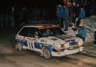 Salvador Servià i Costa  - Jordi Sabater
50º Rallye Automobile de Monte-Carlo 1982. Ford Fiesta MK1 1600S (GE-1158-L). Clasificado 14º.

Del 16 al 22 de Enero, Monte Carlo.
Superficie: asfalto - nieve.

El Rally tenia un total de 4082.71 km de los que 747.81 km divididos en 32 tramos eran especiales, (2 de ellas fueron canceladas SS7 Trigance - Chateauvieux 1 de 28,53 Km y SS15 St Jean en Royans - La Chapelle en Vercors de 38,67 Km).

Se inscribieron 306 equipos, tomaron la salida 299, finalizaron 140.@
Palabras clave: Salvador_Servia;Ford;Fiesta;Montecarlo;1982;nieve