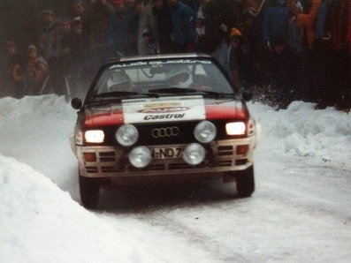 Hannu Mikkola - Arne Hertz
32º Internacional Rally de Suecia 1982. Audi Quattro. Clasificada 16º.

Del 12 al 14 de Febrero, Karlstad, Suecia.
Superficie: nieve - hielo.

El Rally tenia un total de 1390.00 km de los que 366.51 km divididos en 25 tramos eran especiales (2 de ellas fueron canceladas SS11 Rada de 6 Km y SS14 Klaralven de 8 Km).

Tomaron la salida 116 equipos, finalizaron 68.@
Palabras clave: Audi;Quattro;Suecia;grupo_B;nieve;1982