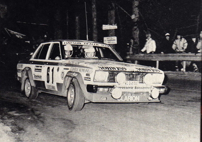 Philippe Roux - Ugo Rattazzi
50º Rallye Automobile de Monte-Carlo 1982. Datsun Violet 160J (VD 246867). Clasificado 31º.

Del 16 al 22 de Enero, Monte Carlo.
Superficie: asfalto - nieve.

El Rally tenia un total de 4082.71 km de los que 747.81 km divididos en 32 tramos eran especiales, (2 de ellas fueron canceladas SS7 Trigance - Chateauvieux 1 de 28,53 Km y SS15 St Jean en Royans - La Chapelle en Vercors de 38,67 Km).

Se inscribieron 306 equipos, tomaron la salida 299, finalizaron 140.@
Palabras clave: Datsun;Montecarlo;1982