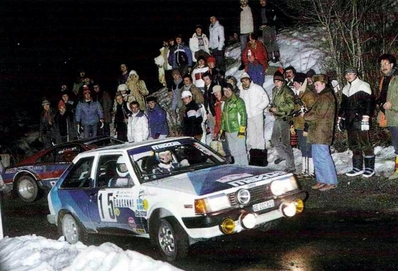 Achim Warmbold - Claes Billstam
50º Rallye Automobile de Monte-Carlo 1982. Mazda 323 (GE-202821). Clasificado 54º.

Al fondo de la foto se puede ver el Ferrari 308 GTB (1762 JY 92) de Jean-Claude Andruet - Michele Petit (Biche), abandonó por accidente al chocar con las protecciones de un puente, SS6 Col des Garcinets de 22.87 km.

Del 16 al 22 de Enero, Monte Carlo.
Superficie: asfalto - nieve.

El Rally tenia un total de 4082.71 km de los que 747.81 km divididos en 32 tramos eran especiales, (2 de ellas fueron canceladas SS7 Trigance - Chateauvieux 1 de 28,53 Km y SS15 St Jean en Royans - La Chapelle en Vercors de 38,67 Km).

Se inscribieron 306 equipos, tomaron la salida 299, finalizaron 140.@
Palabras clave: Mazda;Montecarlo;1982;Ferrari