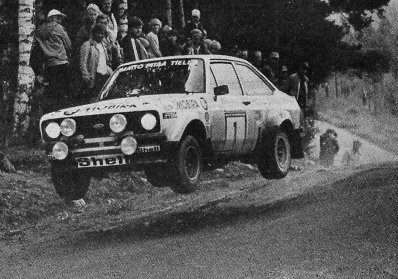 Ari Vatanen - Terry Harryman
32º Rally of the 1000 Lakes 1982. Ford Escort RS 1800 MKII (FEK 472V). Abandonó por motor en SS18 Kalliokoski de 17,79 Km.

Del 27 al 29 de Agosto, Jyväskylä, Finlandia.
Superficie: tierra.

El Rally tenia un total de 1432.00 km de los que 479.82 km divididos en 47 tramos eran especiales, (una de ellas fue cancelada SS39 Kalasaari de8.85 km).

Tomaron la salida 154 equipos, finalizaron 68.@
Palabras clave: ;Terry_Harryman;Ford;Escort;MKII;MKII;Finlandia;1982;