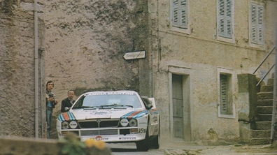 Attilio Bettega - Maurizio Perissinot
26º Tour de Corse - Rallye de France 1982. Lancia Rally 037 (A6 33089). Abandonó por accidente en SS10 Ponte Rosso - Borgo de 42.60 Km.

En dicho accidente, Attilio se rompió las 2 piernas y Maurizio sufrió heridas y contusiones leves.

Debut en el Mundial de Rallys del Lancia Rally 037.

Del 6 al 8 de Mayo, Ajaccio, Córcega, Francia.
Superficie: asfalto.

El Rally tenia un total de 1616.70 km de los que 1176.10 km divididos en 27 tramos eran especiales.

Se inscribieron 181 equipos, tomaron la salida 177, finalizaron 47.@
Palabras clave: ;Lancia;Corcega;1982;Corse;Rally