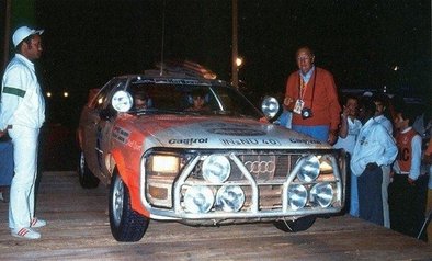 Michèle Mouton - Fabrizia Pons
14º Marlboro Rallye Côte d'Ivoire 1982. Audi Quattro (IN-NU 40). Abandonó por accidente antes de llegar al CH46.

Era la penúltima prueba del Campeonato y Michèle Mouton estaba en plena lucha con Walter Röhrl (Opel Ascona 400) para coronarse Campeona del Mundo de Rallyes... pero no pudo ser... no pudo ser...

Michele poco antes de empezar la prueba tuvo una triste noticia a través de una llamada de su madre informandole que su padre había fallecido.

Michele en primer momento no quiso ni tomar la salida de la prueba y volar inmediatamente para estar junto a su madre, pero su madre le dijo que no lo hiciera, que su padre hubiera querido que tomara la salida y compitiera.

Michele le hizo caso a su madre... pero... ni su cabeza ni su ánimo eran los mas adecuados para estar centrada al 100% en la carrera.

Del 27 de Octubre al 1 de Noviembre, Abidjan, Costa d'Ivori, África.
Superficie: tierra.

El Rally tenia un total de 4.995 con 54 controles horarios.

Tomaron la salida 56 equipos, finalizaron 6.
@
Palabras clave: Michele_Mouton;Audi;Quattro;Cote_Ivory;Costa_Marfil;Africa;1982;Womens;Mujeres;Grupo_B