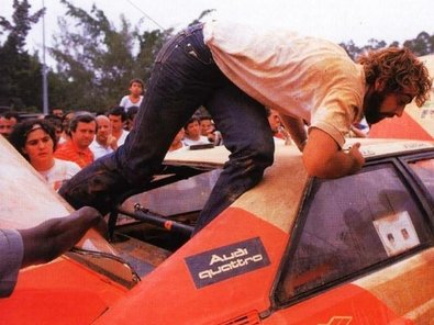 Michèle Mouton - Fabrizia Pons
14º Marlboro Rallye Côte d'Ivoire 1982. Audi Quattro (IN-NU 40). Abandonó por accidente antes de llegar al CH46.

Era la penúltima prueba del Campeonato y Michèle Mouton estaba en plena lucha con Walter Röhrl (Opel Ascona 400) para coronarse Campeona del Mundo de Rallyes... pero no pudo ser... no pudo ser...

Michele poco antes de empezar la prueba tuvo una triste noticia a través de una llamada de su madre informandole que su padre había fallecido.

Michele en primer momento no quiso ni tomar la salida de la prueba y volar inmediatamente para estar junto a su madre, pero su madre le dijo que no lo hiciera, que su padre hubiera querido que tomara la salida y compitiera.

Michele le hizo caso a su madre... pero... ni su cabeza ni su ánimo eran los mas adecuados para estar centrada al 100% en la carrera.

Del 27 de Octubre al 1 de Noviembre, Abidjan, Costa d'Ivori, África.
Superficie: tierra.

El Rally tenia un total de 4.995 con 54 controles horarios.

Tomaron la salida 56 equipos, finalizaron 6.
@
Palabras clave: Michele_Mouton;Audi;Quattro;Cote_Ivory;Costa_Marfil;Africa;1982;Womens;Mujeres;Grupo_B